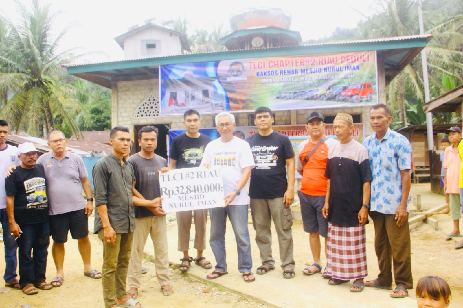 6 Hari Menjelajah Belantara, Tim Bansos TLCI Chapter#2 Riau Disambut Sukacita Warga Pelosok